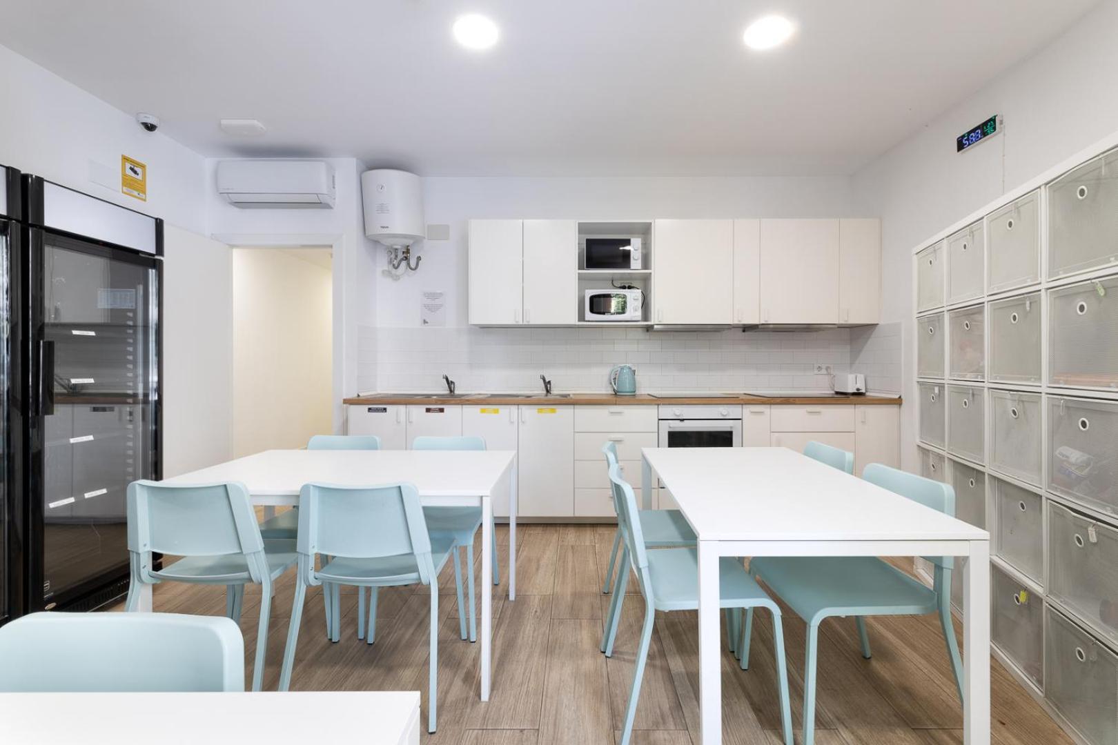 Laresibcn Minimum 31 Nights Hostel - Barcelona — Photos 1
